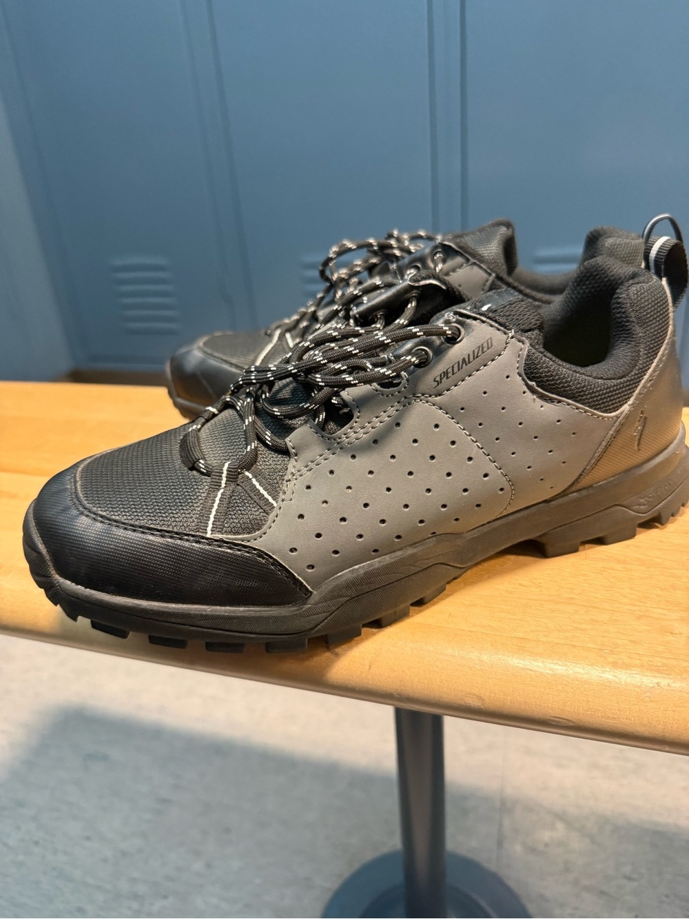 Specialized Men’s Black and Gray Mountain Bike Shoes